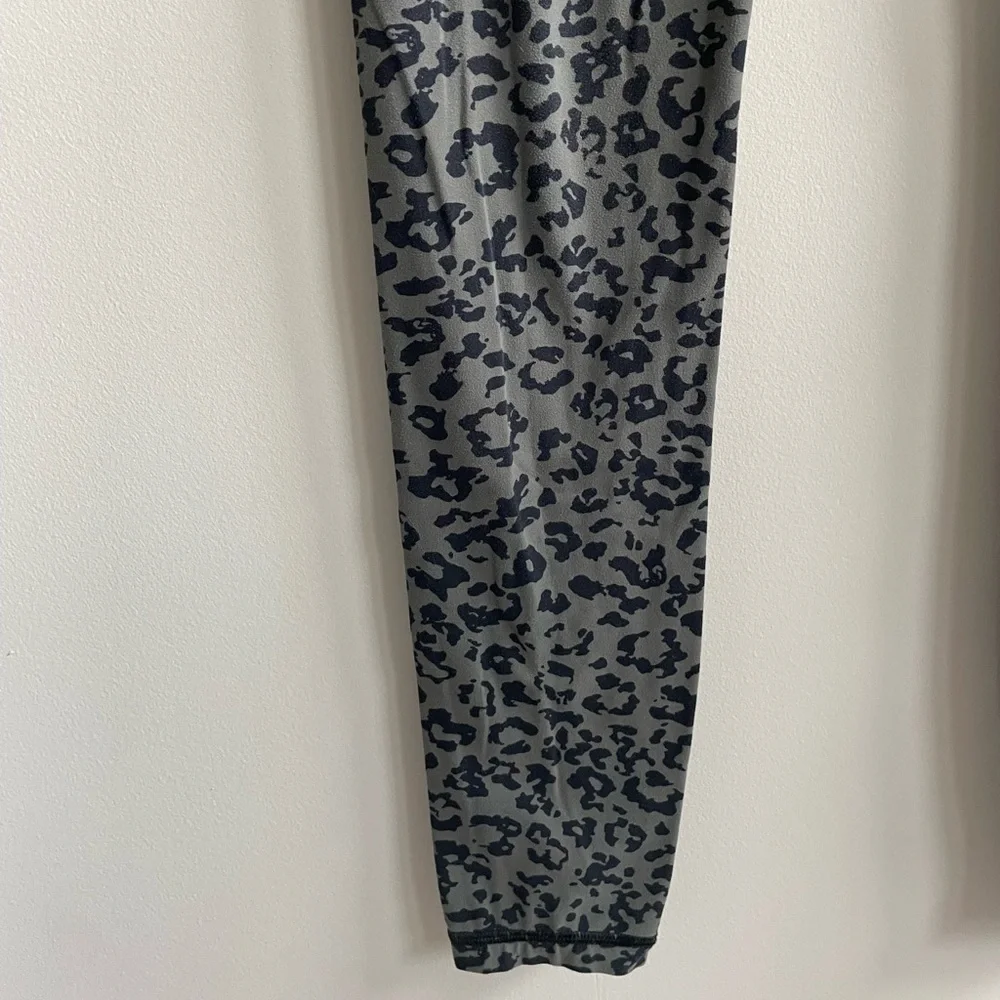 Athleta Leopard Elation Ultra High Rise Tight in Anthracite Gray - Picture 8 of 12
